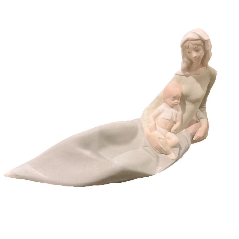 Nao by Lladro  "Light Of My Days" #1446 Porcelain Figurine